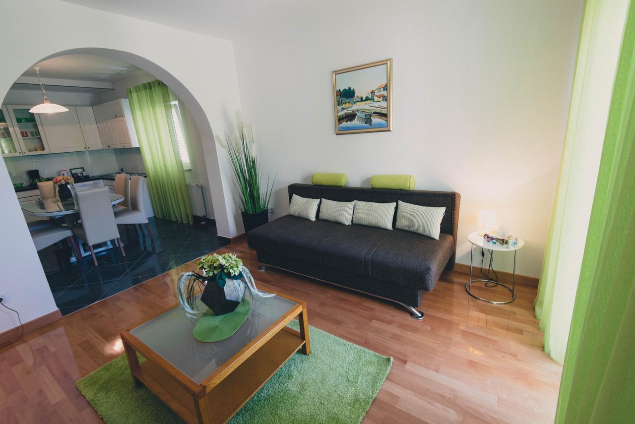 Apartments Sunny Garden Brodarica  Exterior foto